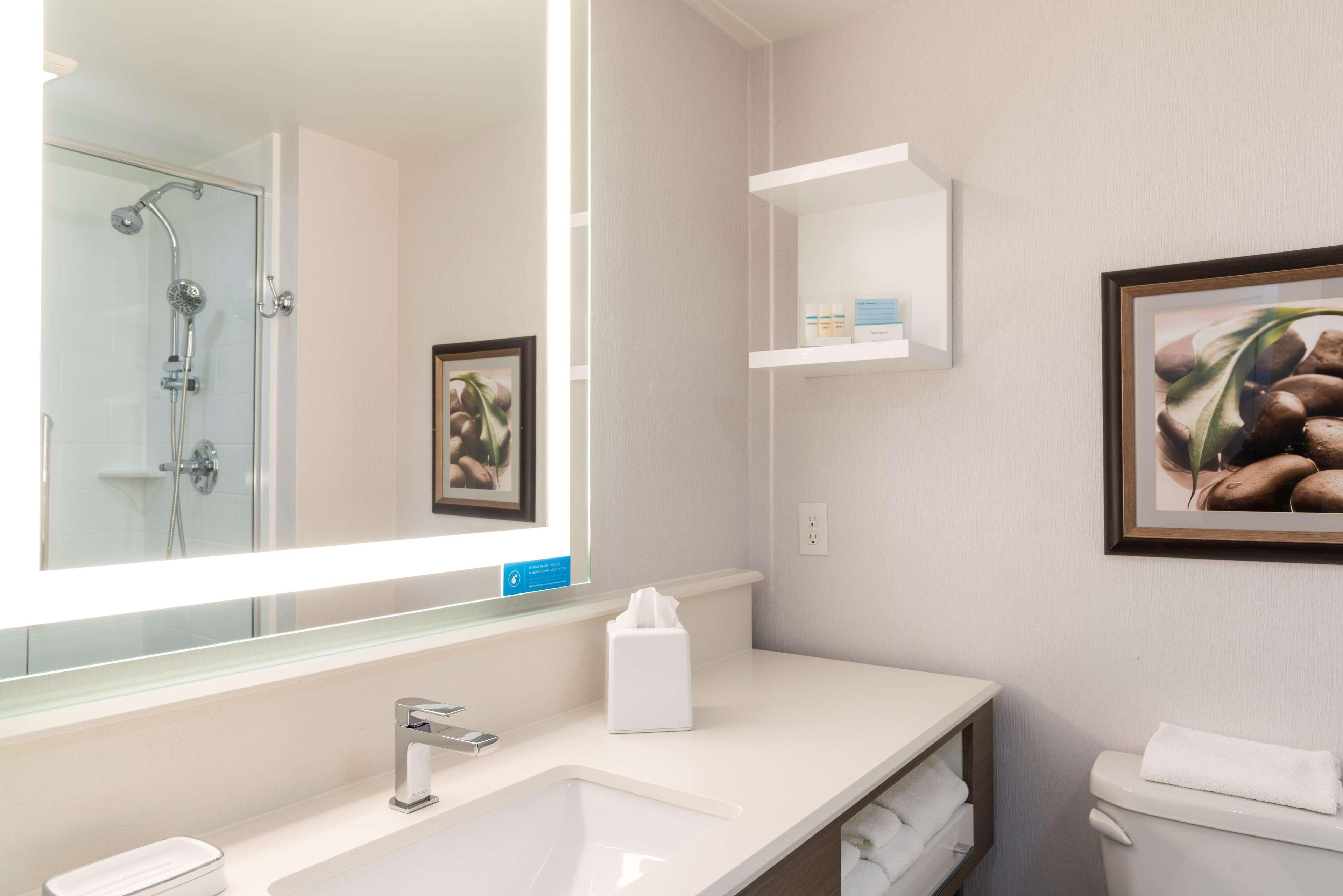 Hampton Inn Holland Esterno foto