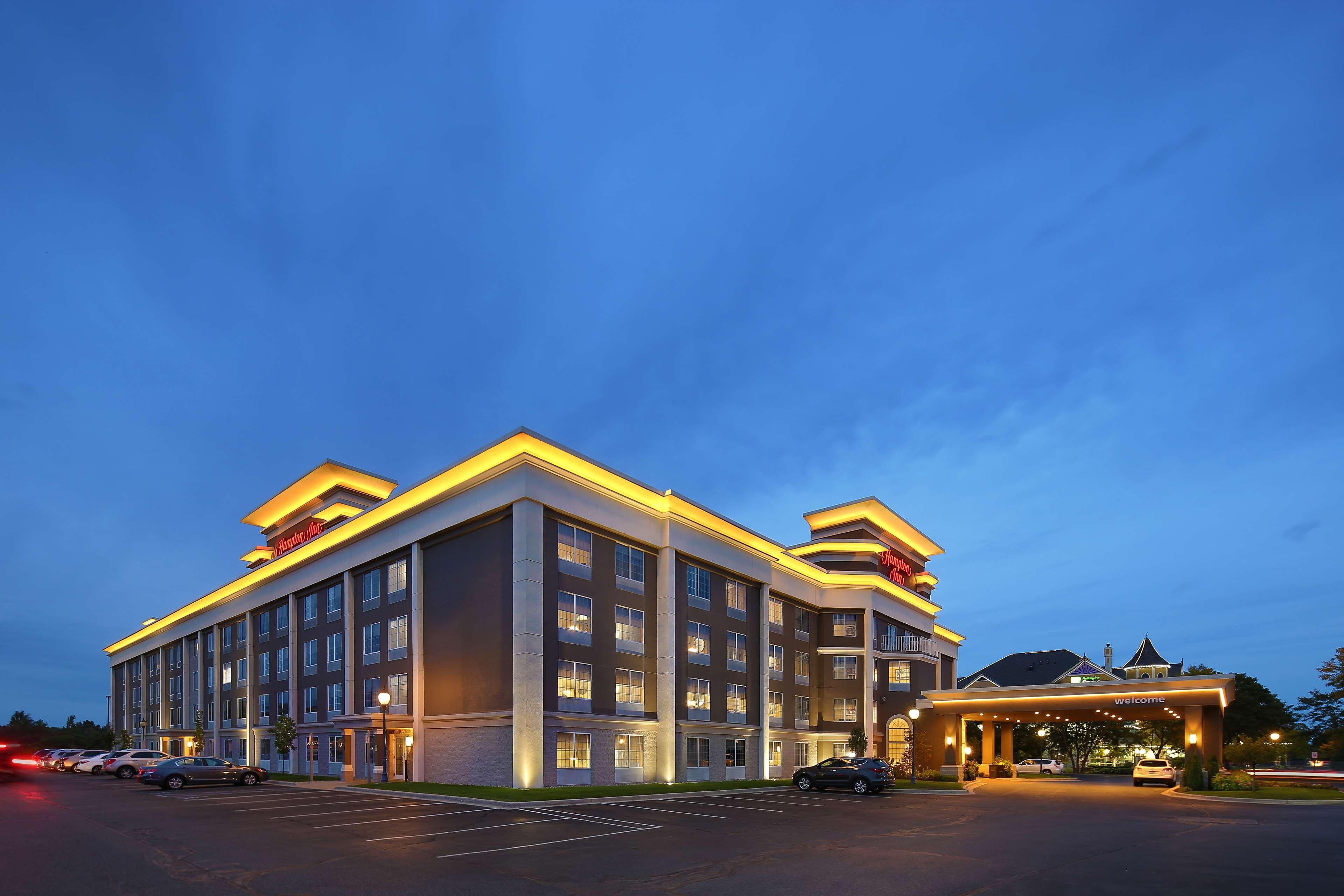 Hampton Inn Holland Esterno foto