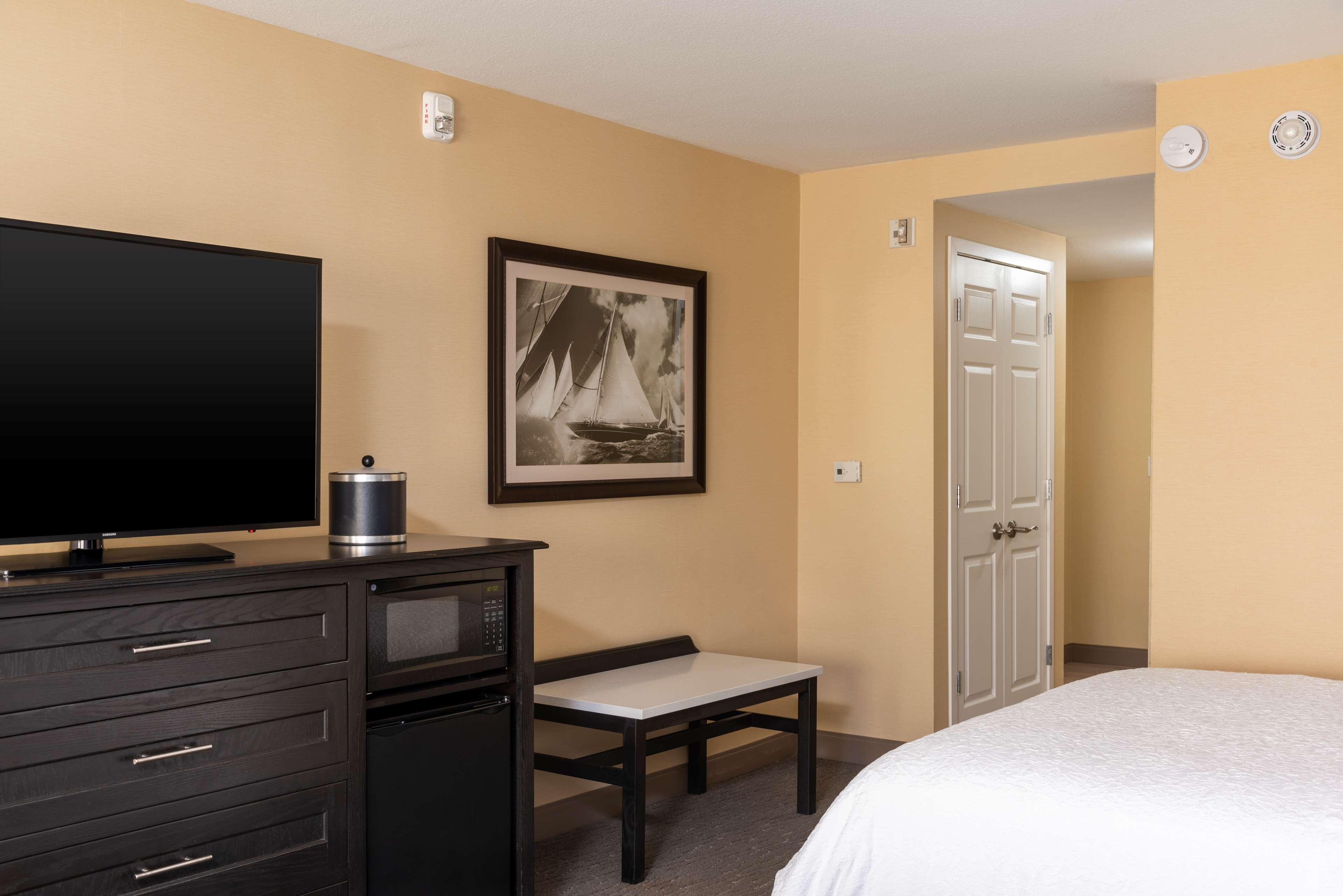 Hampton Inn Holland Esterno foto