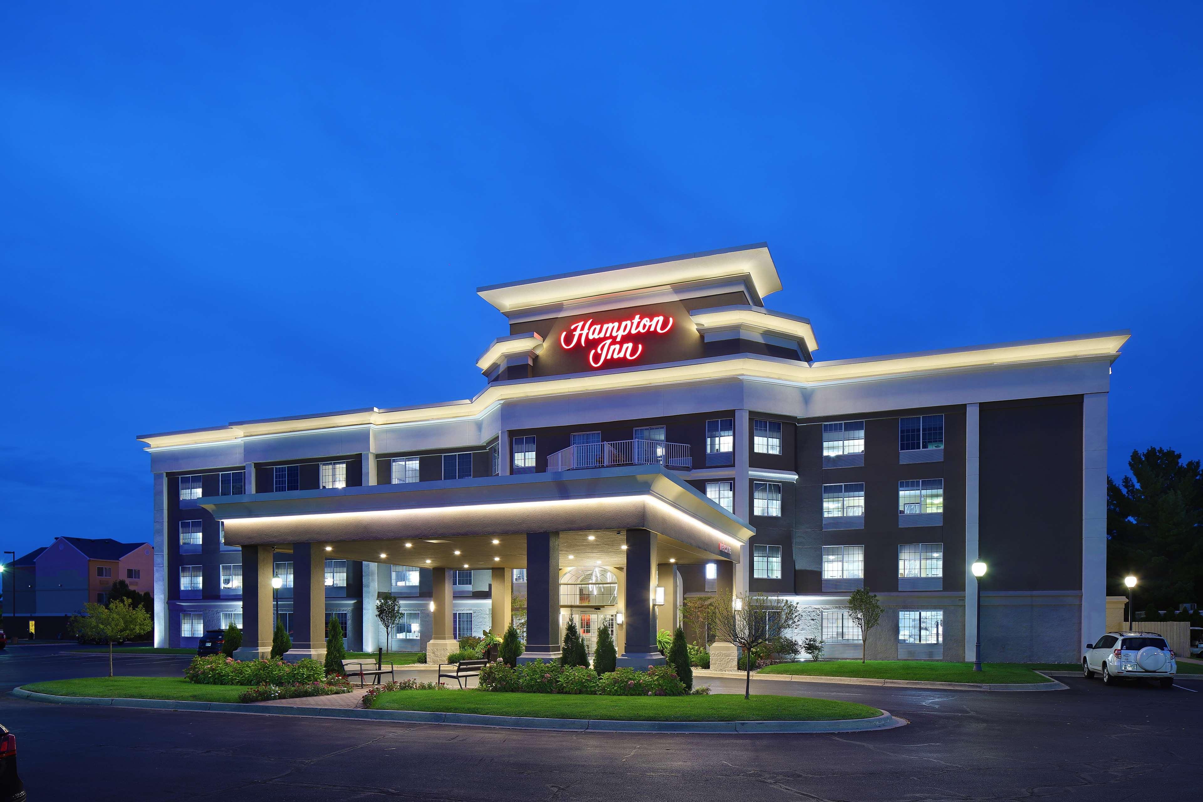Hampton Inn Holland Esterno foto