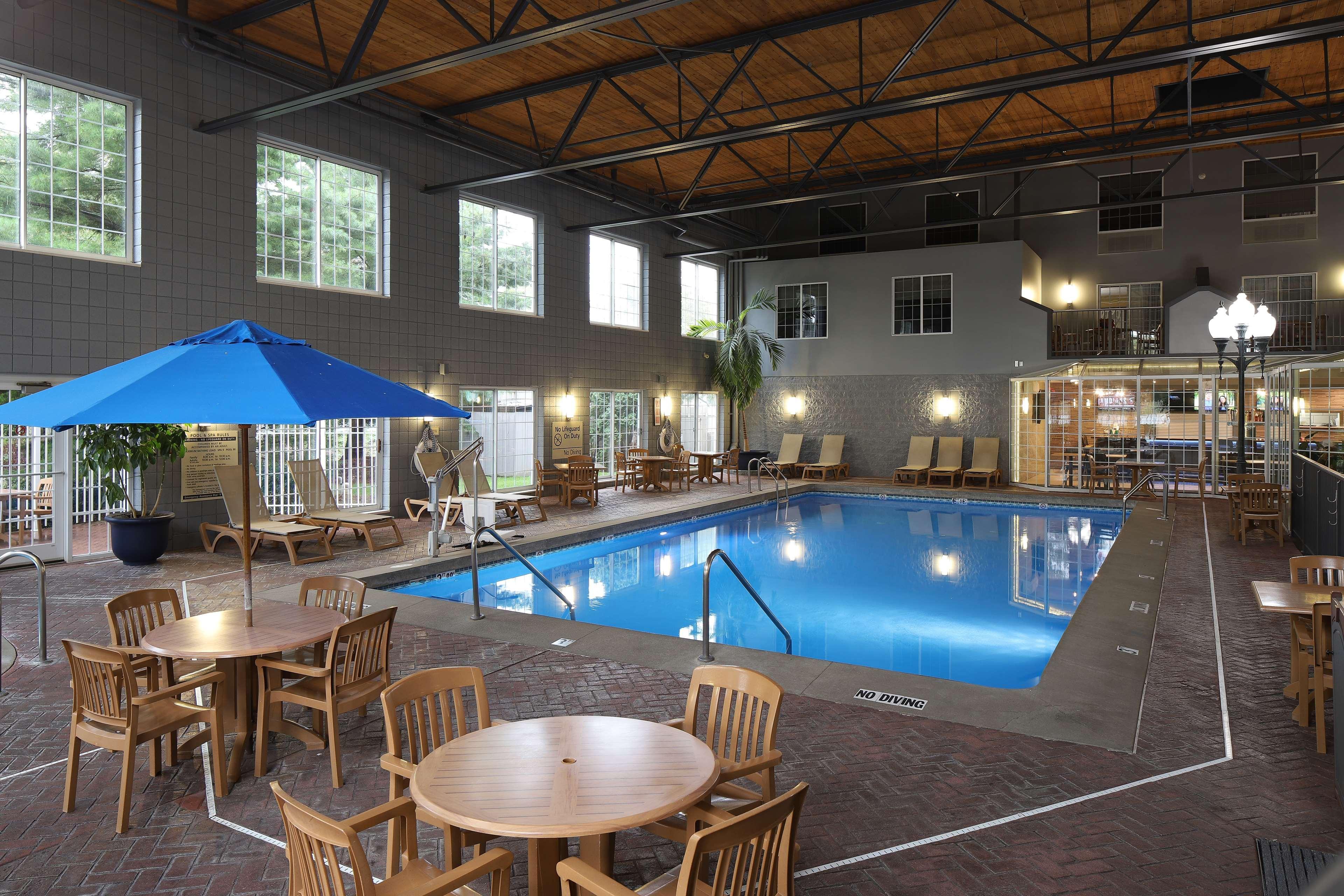 Hampton Inn Holland Esterno foto