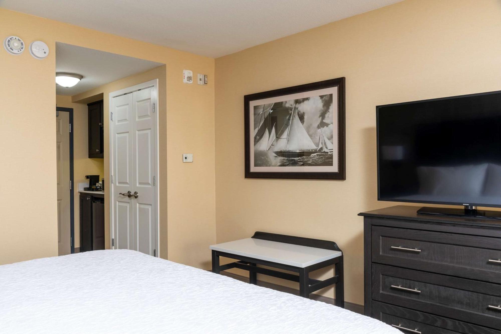 Hampton Inn Holland Esterno foto