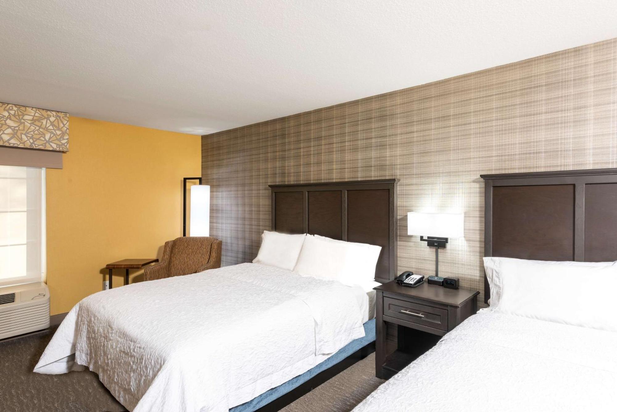 Hampton Inn Holland Esterno foto