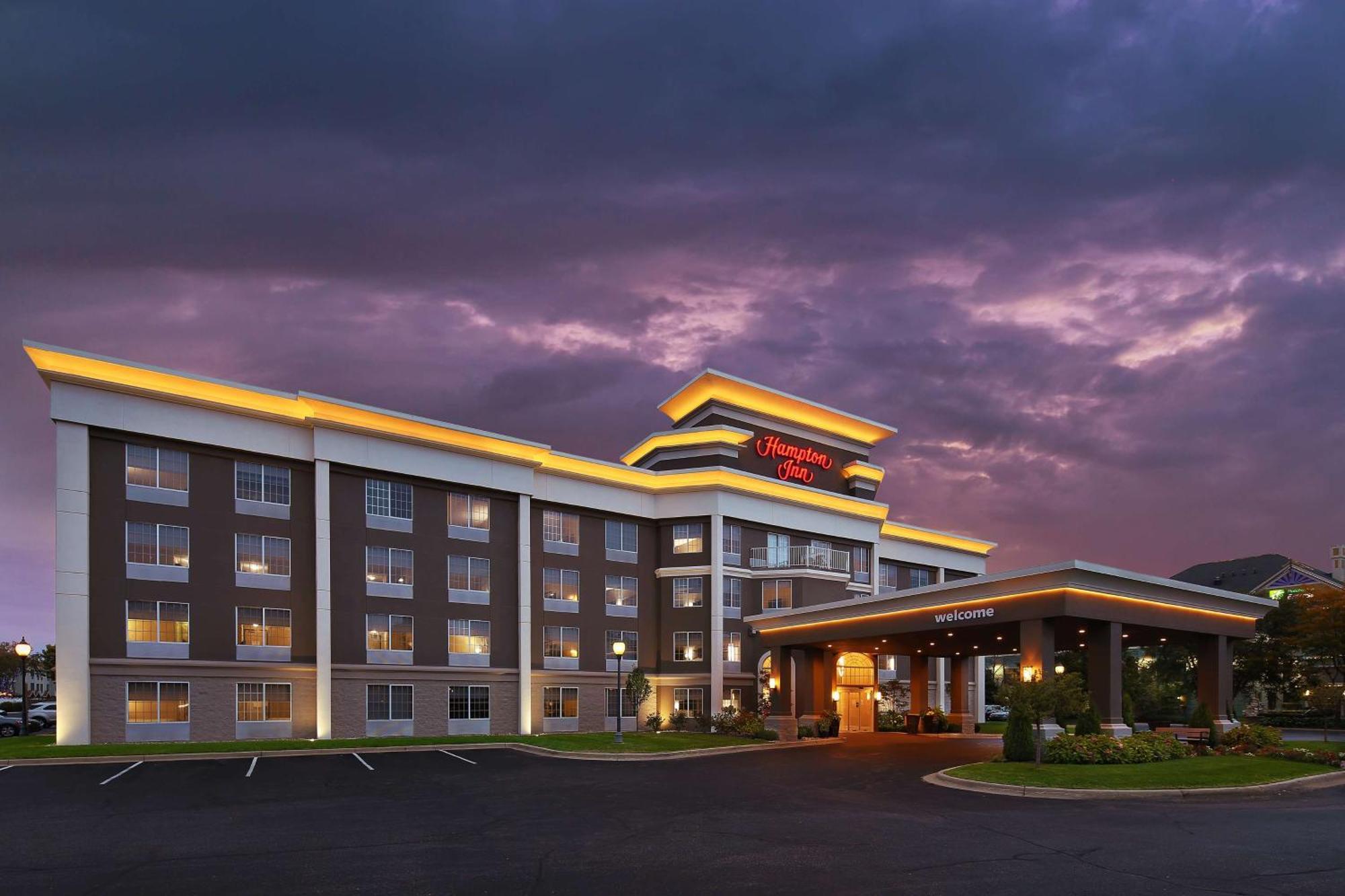 Hampton Inn Holland Esterno foto