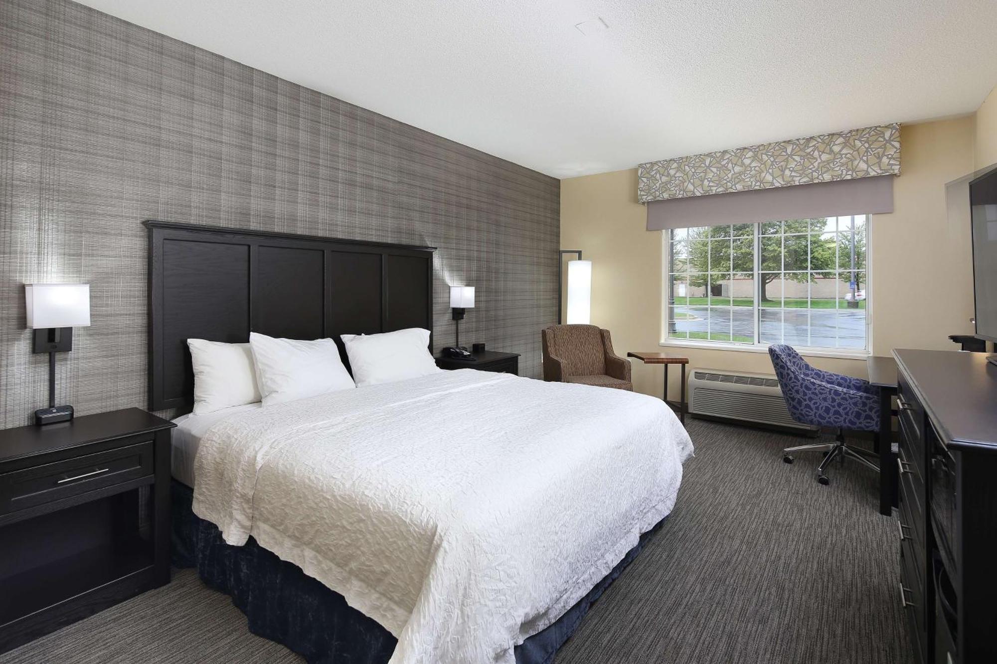 Hampton Inn Holland Esterno foto